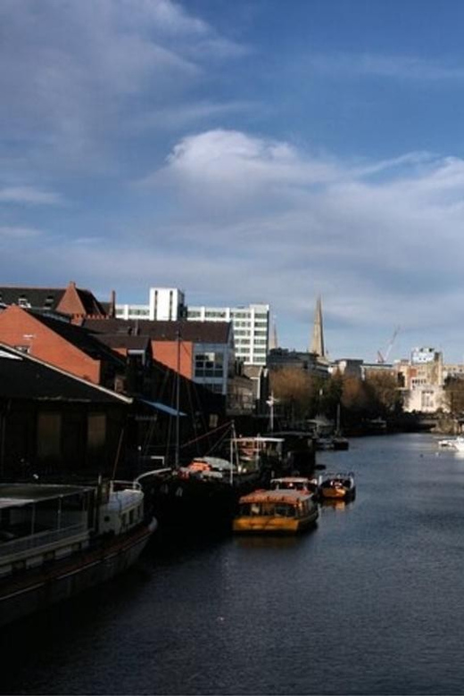 Bristol : Sightseeing Custom Tour With a Local Guide - Exploring Bristols History