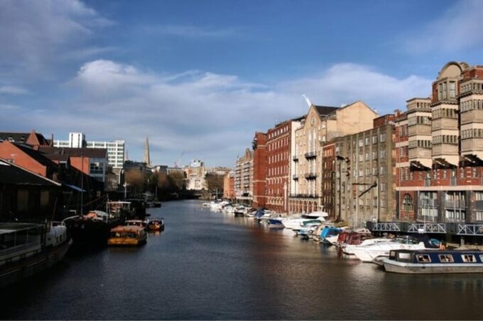 Bristol : Sightseeing Custom Tour With a Local Guide - Maritime Heritage and Artistic Flair