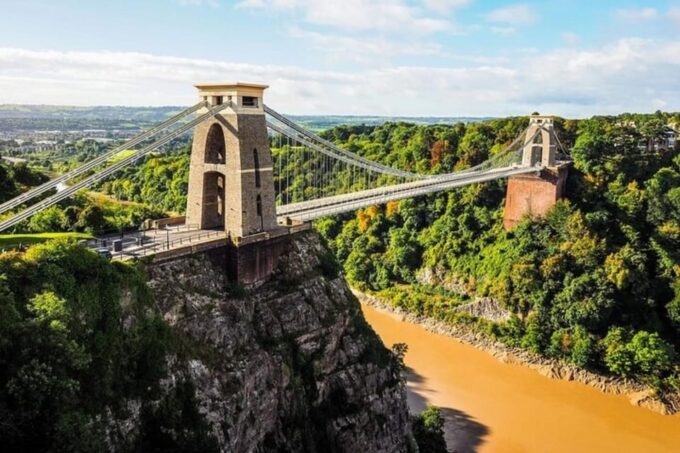 Bristol : Sightseeing Custom Tour With a Local Guide - Vibrant Neighborhood Experiences