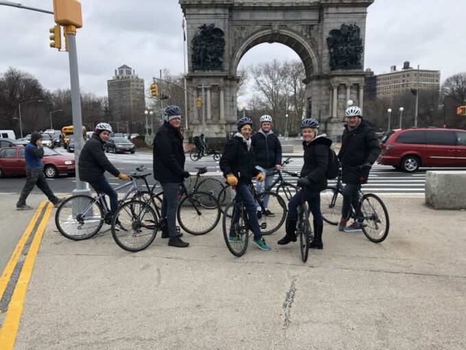 Brooklyn: Sightseeing Bike Tour With Local Guide - Neighborhood Exploration