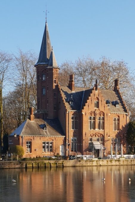 Bruges: 2.5-Hour Private Walking Tour - Navigating the Picturesque Canals