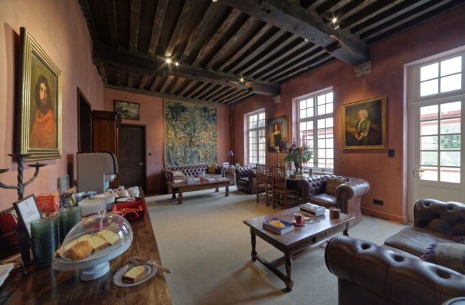 Bruges: Adornesdomain and Jerusalem Chapel Entry Tickets - Wheelchair Accessibility