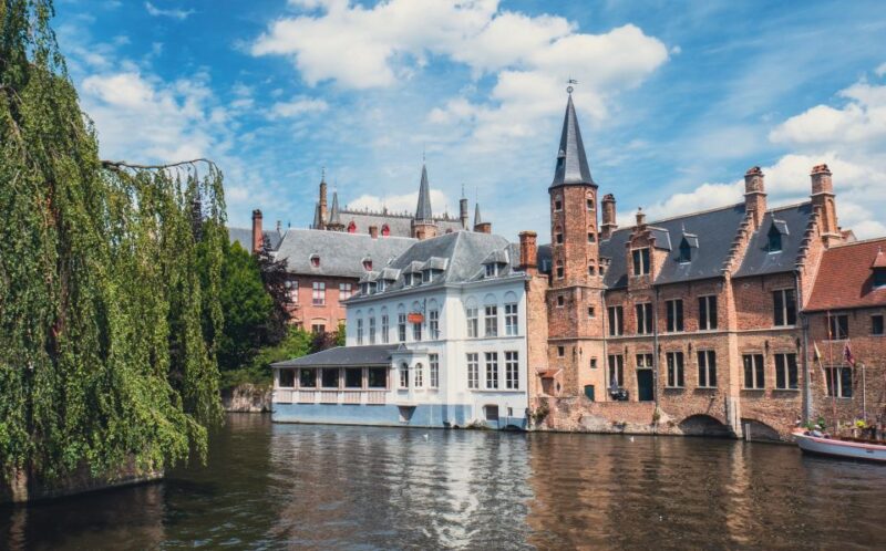 Bruges : Bachelor Party Outdoor Smartphone Game - Accessibility and Group Size
