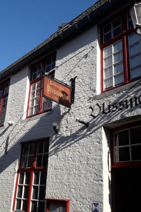 Bruges Beer and Chocolate Walking Tour - Tour Duration and Meeting Point
