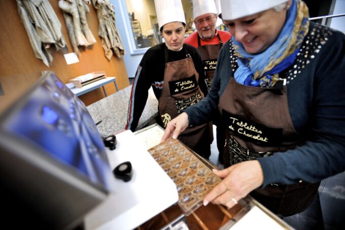 Bruges: Chocolate Making Workshop and Chocolate Museum Entry - Duration and Participant Information