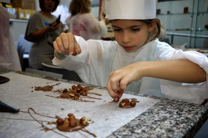 Bruges: Chocolate Making Workshop and Chocolate Museum Entry - Recommended for Families and Groups
