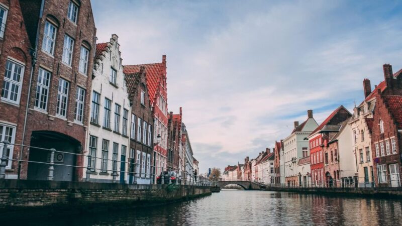Bruges: Express Walk With a Local in 60 Minutes - Meeting Point and What to Bring