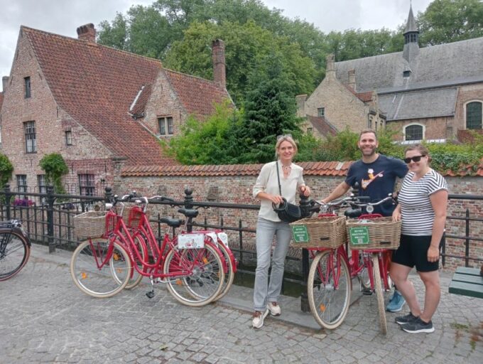 Bruges: Guided Retro Bike Tour of Highlights and Hidden Gems - Customer Feedback and Satisfaction