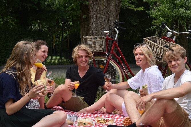 Bruges, Guided Retro Biketour: Highlights and Hidden Gems - Tour Logistics and Accessibility