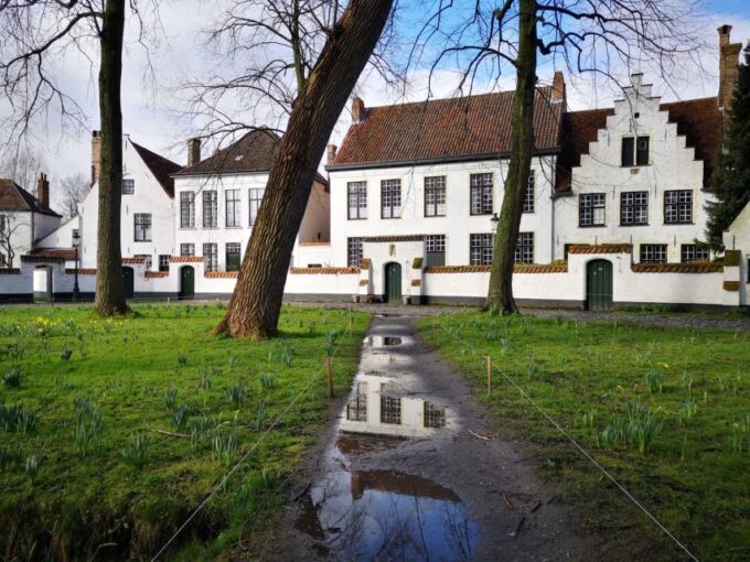 Bruges: Guided Walking Tour - Rules and Requirements