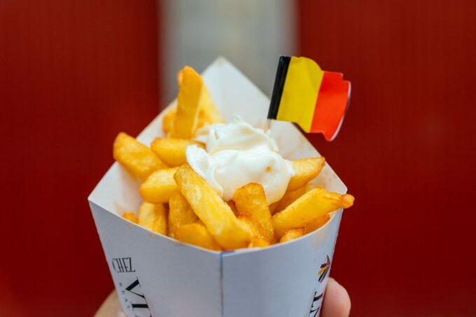 Bruges: Private Food Tour – 10 Tastings With Locals - Meeting Point and Accessibility