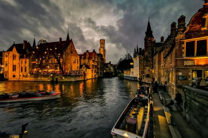 Bruges: Self-Guided Highlights Scavenger Hunt & Walking Tour - Language Options