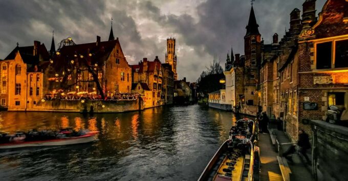 Bruges: Self-Guided Highlights Scavenger Hunt & Walking Tour - Internet Access