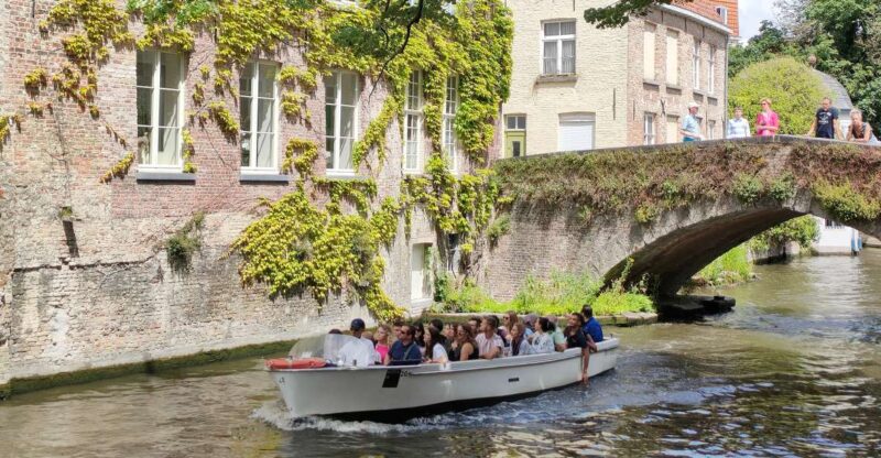 Bruges: Small Group Boat Cruise and Guided Walking Tour - Key Attractions
