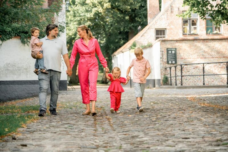 Bruges : Your Private 30min. Photoshoot in the Medieval City - Photoshoot Experience