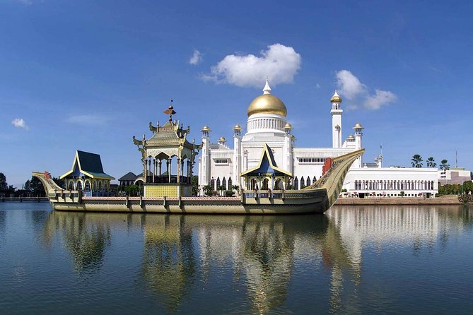 Brunei Half Day City Tour With Royal Regalia & Sultan Omar Ali Saifuddin Mosque - Omar Ali Saifuddin Mosque
