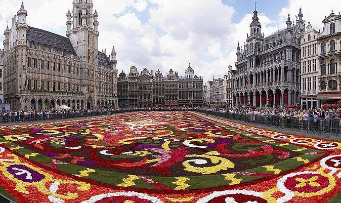 Brussels Christmas Market Magic Walking Tour With a Local - Key Points