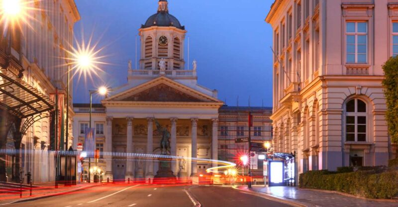 Brussels: First Discovery Walk and Reading Walking Tour - Key Attractions