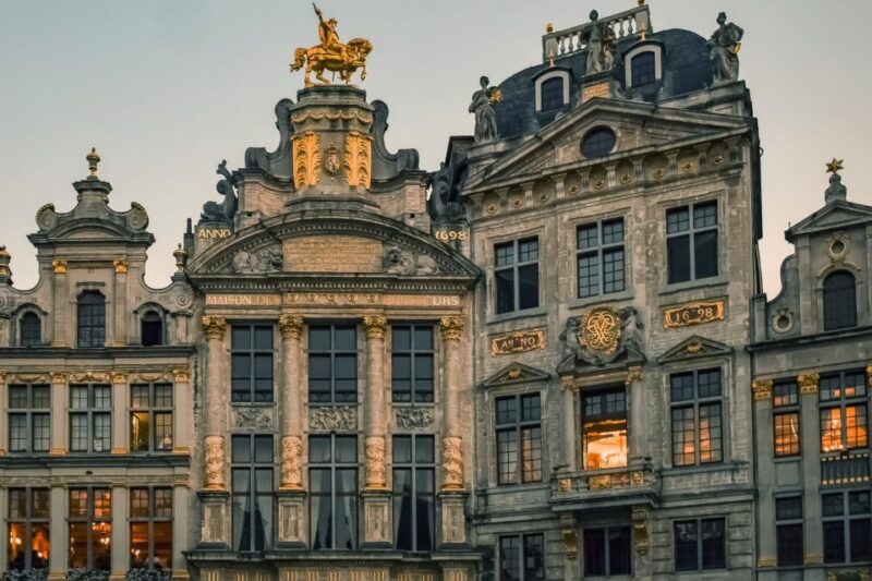 Brussels: First Discovery Walk and Reading Walking Tour - Unique Features