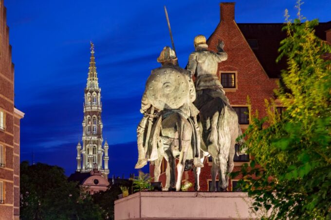 Brussels: First Discovery Walk and Reading Walking Tour - Interactive Elements