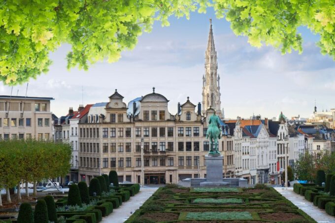 Brussels: Highlights Self-Guided Scavenger Hunt and Tour - Meeting Point and Starting Location