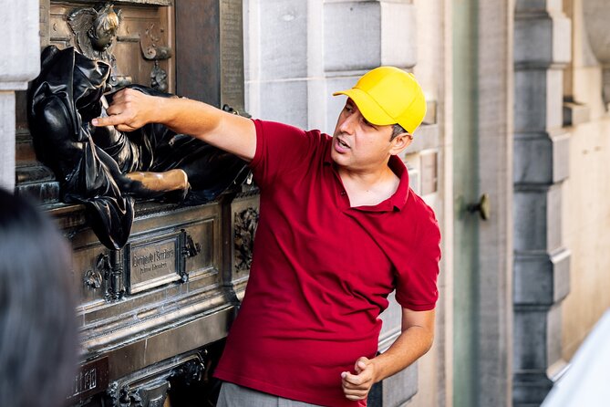 Brussels: Historical Walking Tour With Chocolate & Waffle Tasting - Accessibility and Transportation
