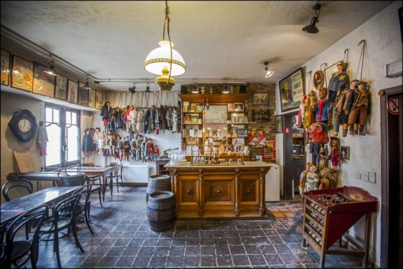 Brussels: Private Tour of Theatre Toone With Snacks and Beer - Included Amenities