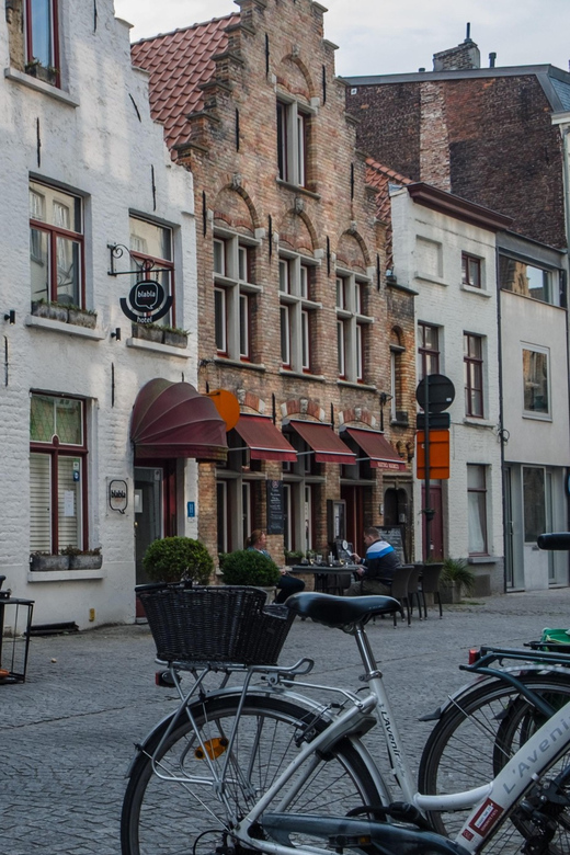Brussels: Private Trip to Bruges & Food Tour With 6 Tastings - Appetizers and Pub Visit