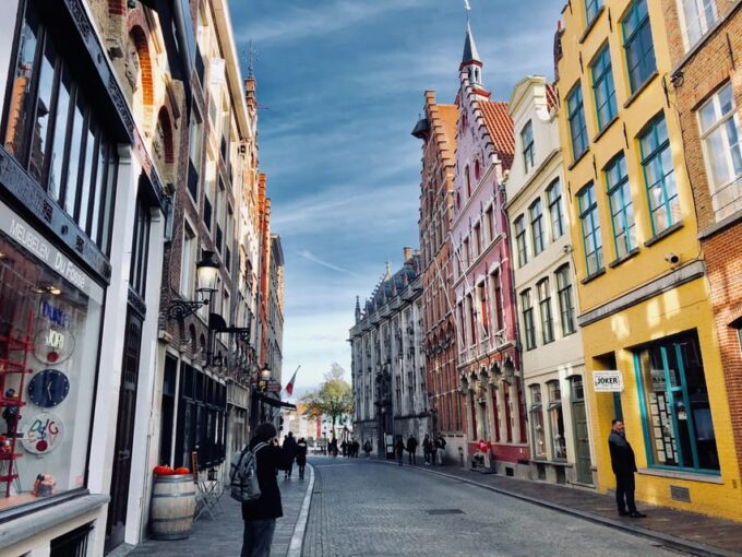 Brussels: Private Trip to Bruges & Food Tour With 6 Tastings - Chocolatier and Waffles