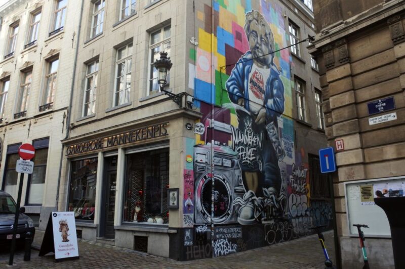 Brussels: the Comic Book Walls Walking Tour - Tour Features