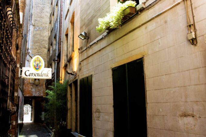 Brussels: Walking Tour With Belgian Lunch, Chocolate, & Beer - Belgian Beer Tastings
