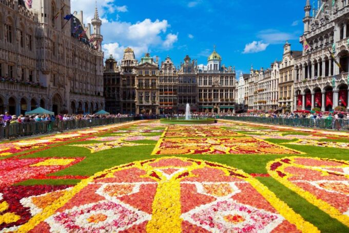Brussels: Walking Tour With Belgian Lunch, Chocolate, & Beer - Chocolate Tastings