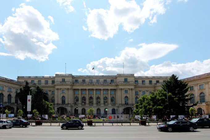 Bucharest: 2-Hour City Highlights Bike Tour - Navigating the City