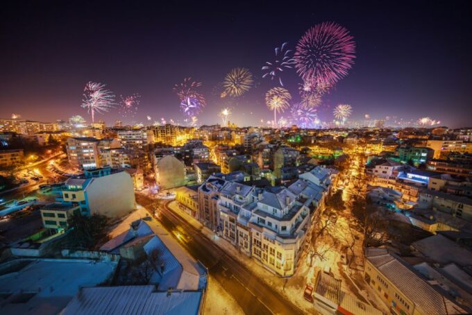 Bucharest: 2-Hour Evening Sightseeing Tour by Car - Guide Expertise