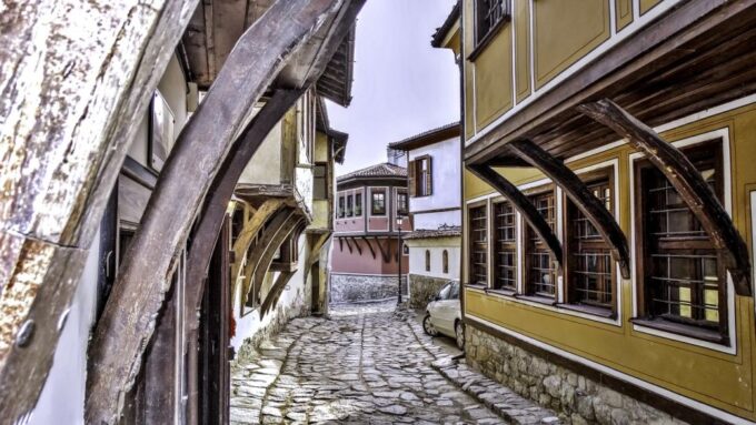 Bucharest: 6-Day Central Balkans Guided Tour to Istanbul - Arrival and Orientation in Bucharest
