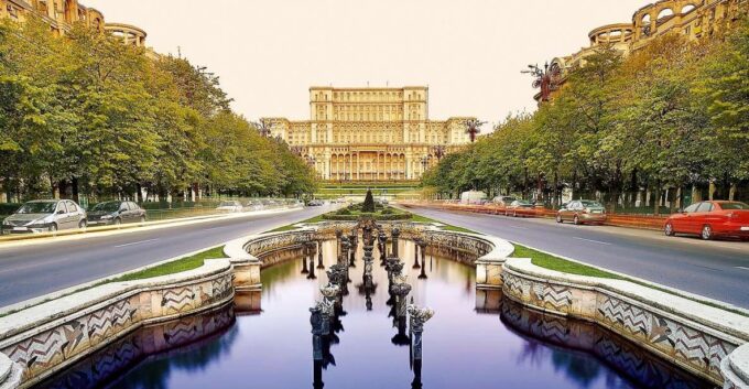 Bucharest: City Highlights Guided Walking Tour - Cismigiu Gardens and Ceausescu Palace