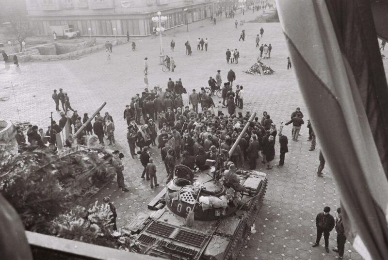 Bucharest Communism: From Lenin to Ceausescu - Ceausescus Rise to Dictatorship