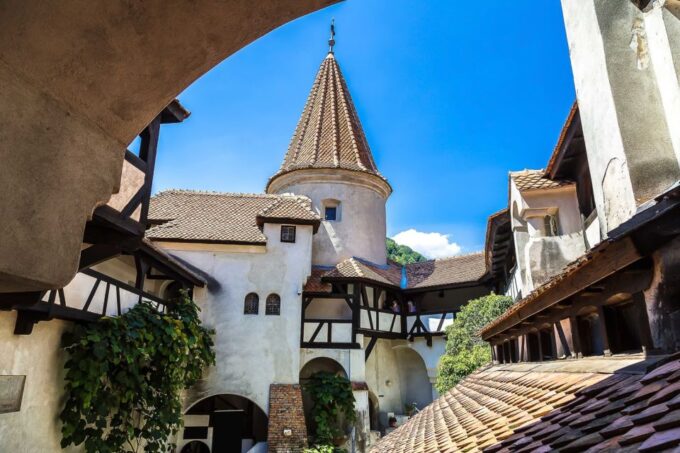 Bucharest: Day Trip to Dracula Castle, Peles Castle & Brașov - Exploring Peles Castle