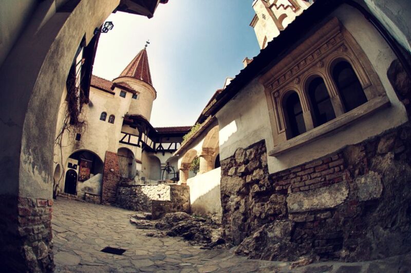Bucharest: Dracula Castle, Peles Castle & Brasov Guided Tour - Itinerary Highlights