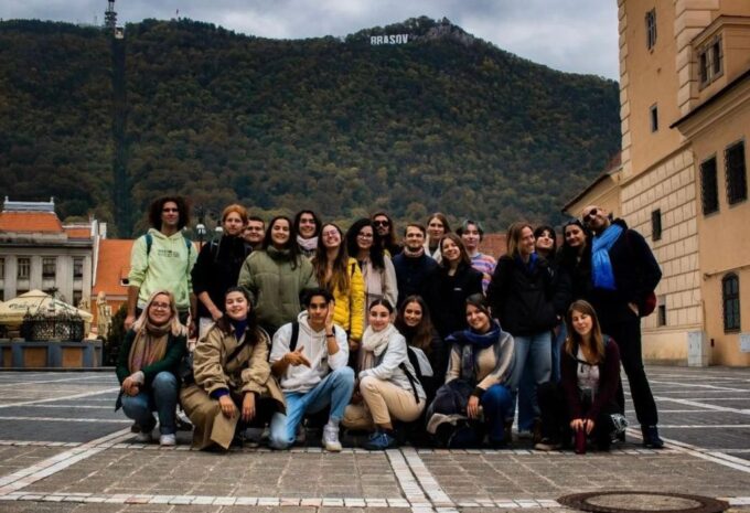 Bucharest: Draculas Castle, Peles Castle and Brasov Rountrip - Discovering Brasov
