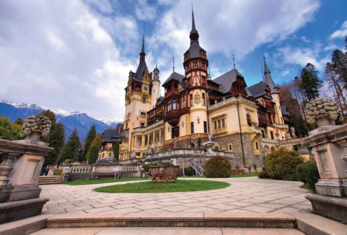 Bucharest: Draculas Castle, Peles Castle, & Brasov Old Town - Bran Castle