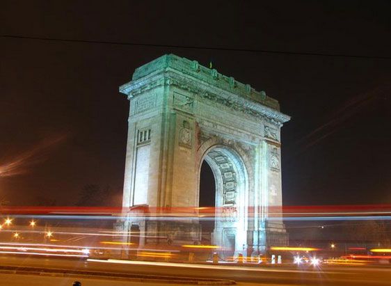 Bucharest Evening Tour and Traditional Dinner - Experience Highlights