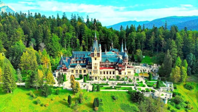 Bucharest: Peles Castle, Bran Castle, & Brasov Old Town Tour - Bran Castle and Brasov Old Town