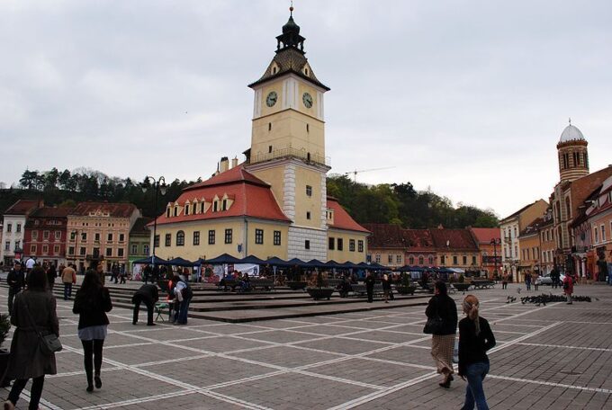 Bucharest: Peles Castle, Draculas Castle and Brasov Tour - Sightseeing in Brasov