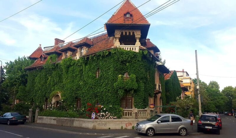 Bucharest: Personalised Walking Tour With a Local Guide - Exploring Bucharest Neighborhoods
