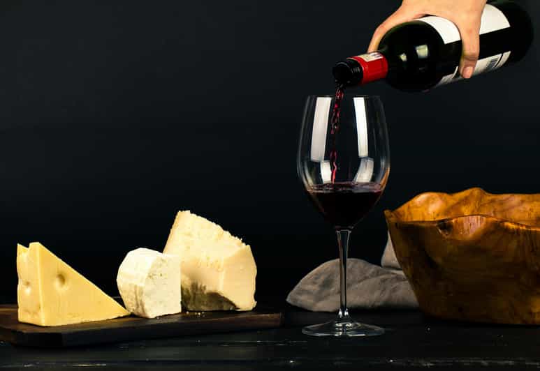 Bucharest: Premium Romanian Wines and Cheese Platter - Wine and Cheese Experience