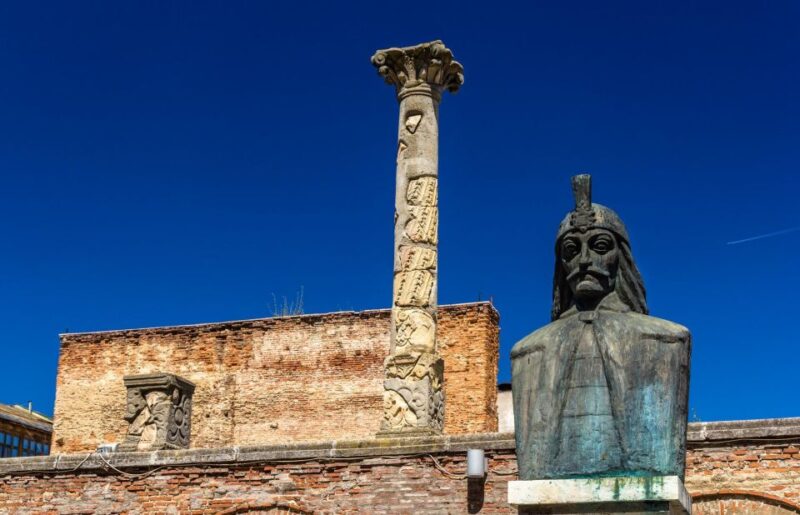 Bucharest: Private Exclusive History Tour With Local Expert - Discover Iconic Landmarks