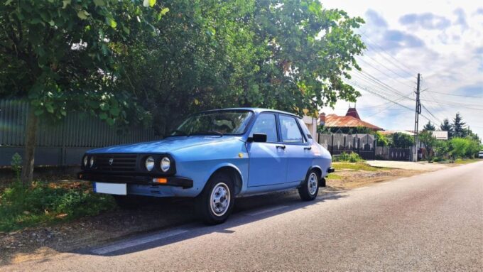 Bucharest: Private Last Days of Ceausescu Tour in a Dacia - Experience and Vehicle Details