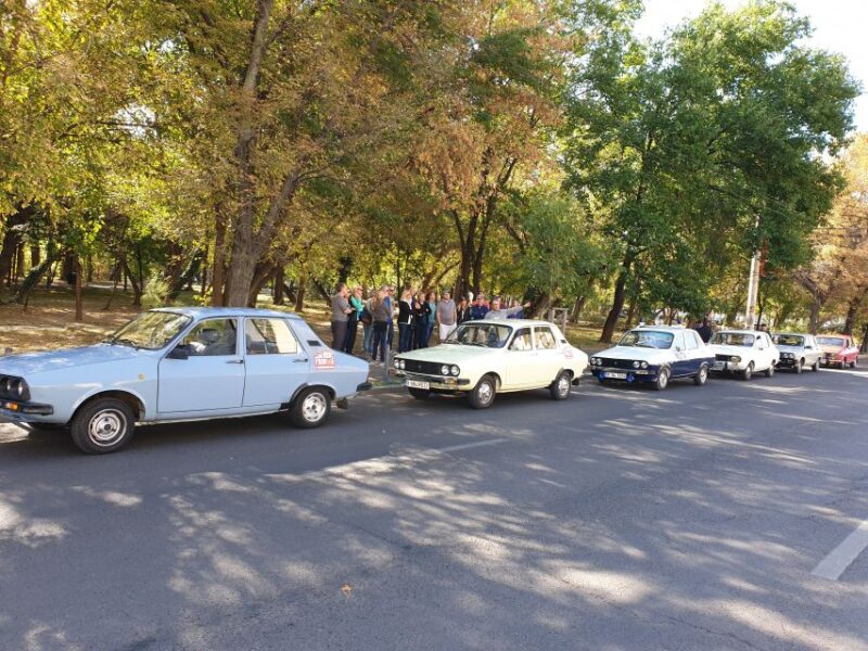 Bucharest: Private Three Neighborhoods Tour by Vintage Car - Drumul Taberei Neighborhood