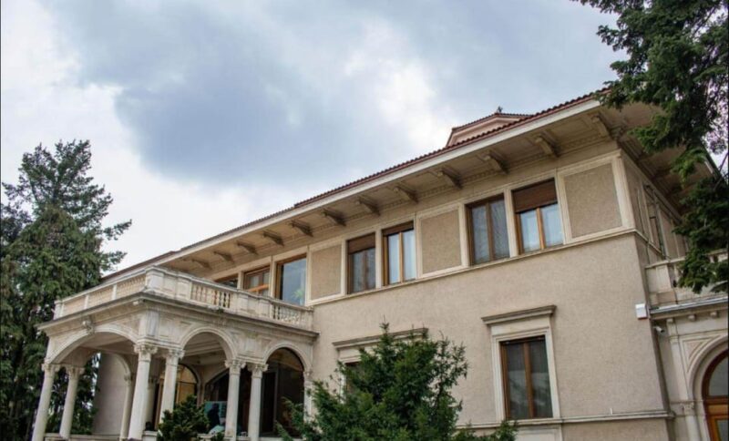Bucharest Private Tour, Parliament Palace, Ceausescu House - Tour Duration and Language